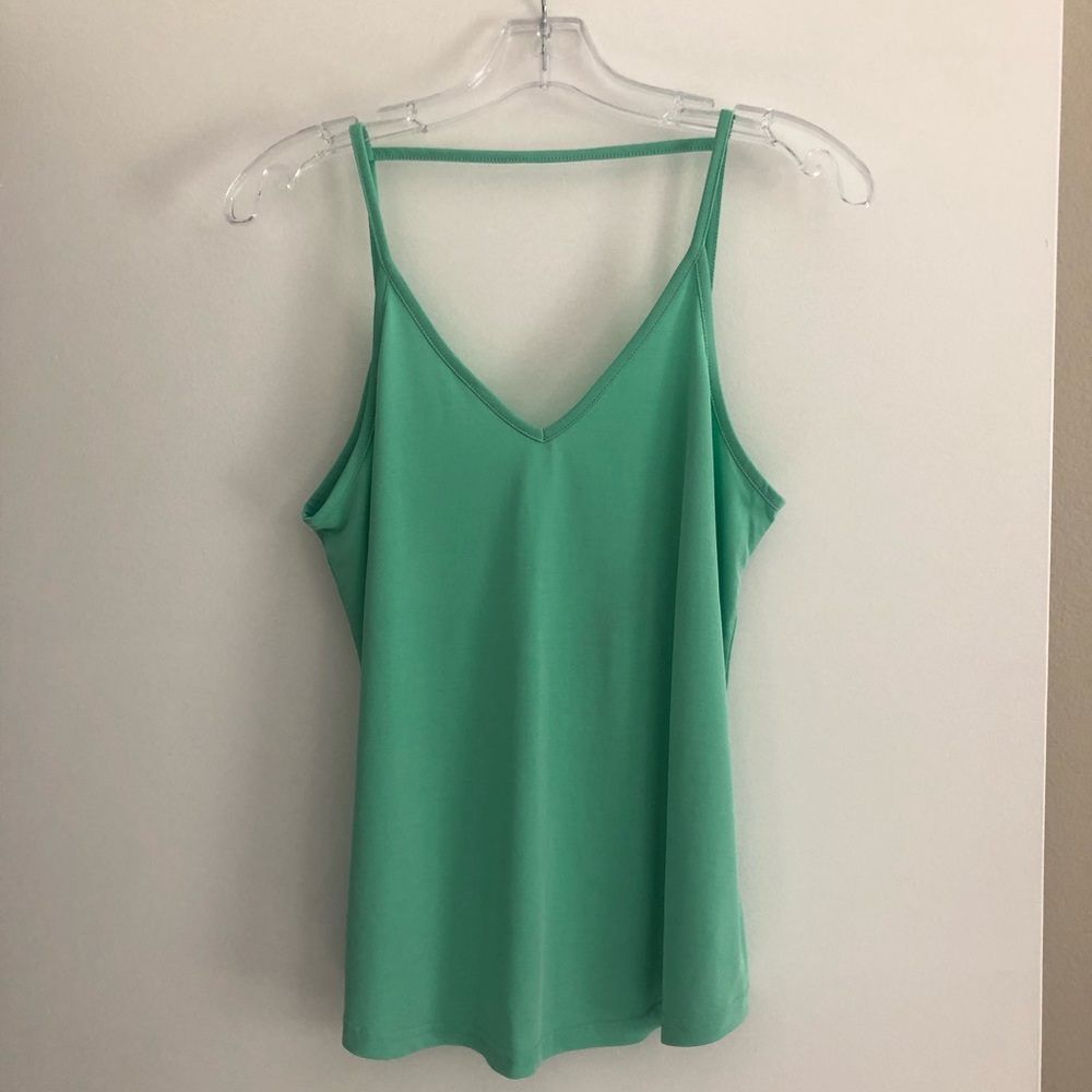 Women’s medium green workout top